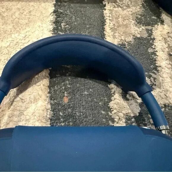 Sky Blue AirPod Pro Max barley used - Picture 8 of 14